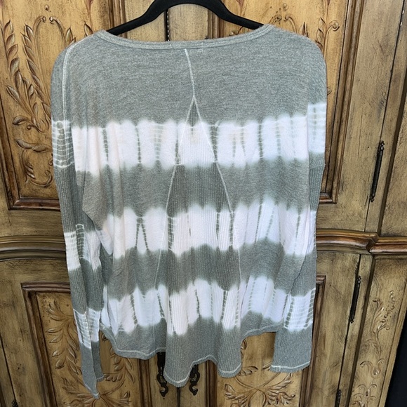 Theo & Spence Two Piece Tie Dye Jogger Set - Picture 3 of 11